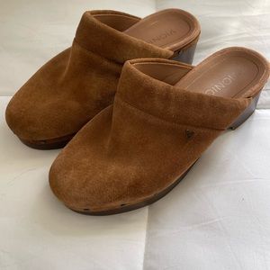 Vionic suede clogs.